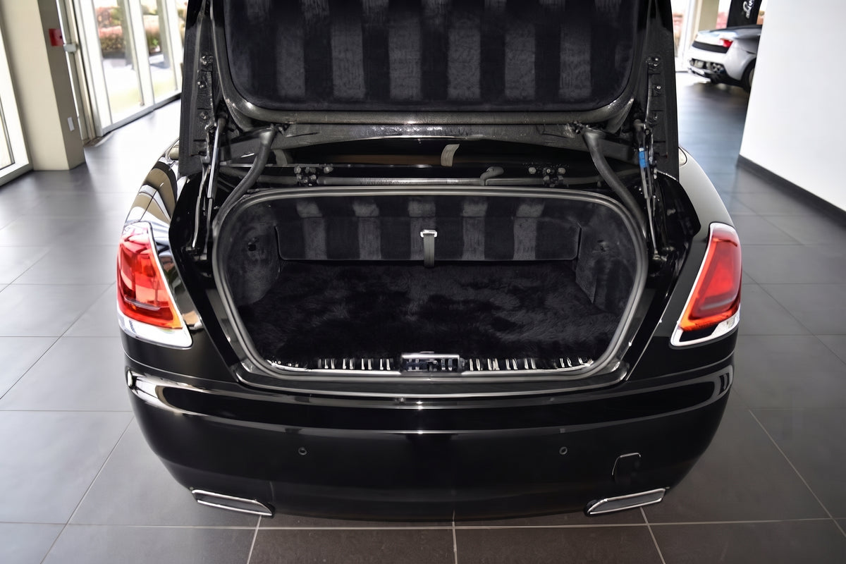 Svarte bilmatter for Rolls Royce Dawn (2016-2023) med gyllent lær