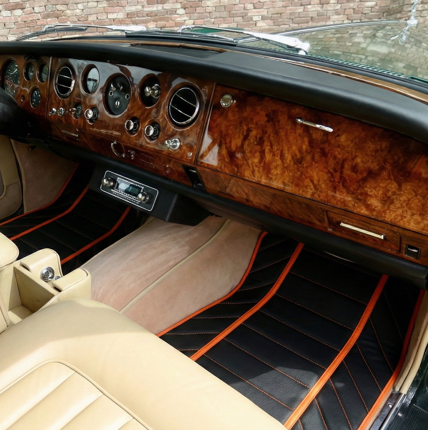 Customizable Leather Floor Mats with AW12 Pattern for Rolls Royce Shadow (1965-1977) - AutoWin