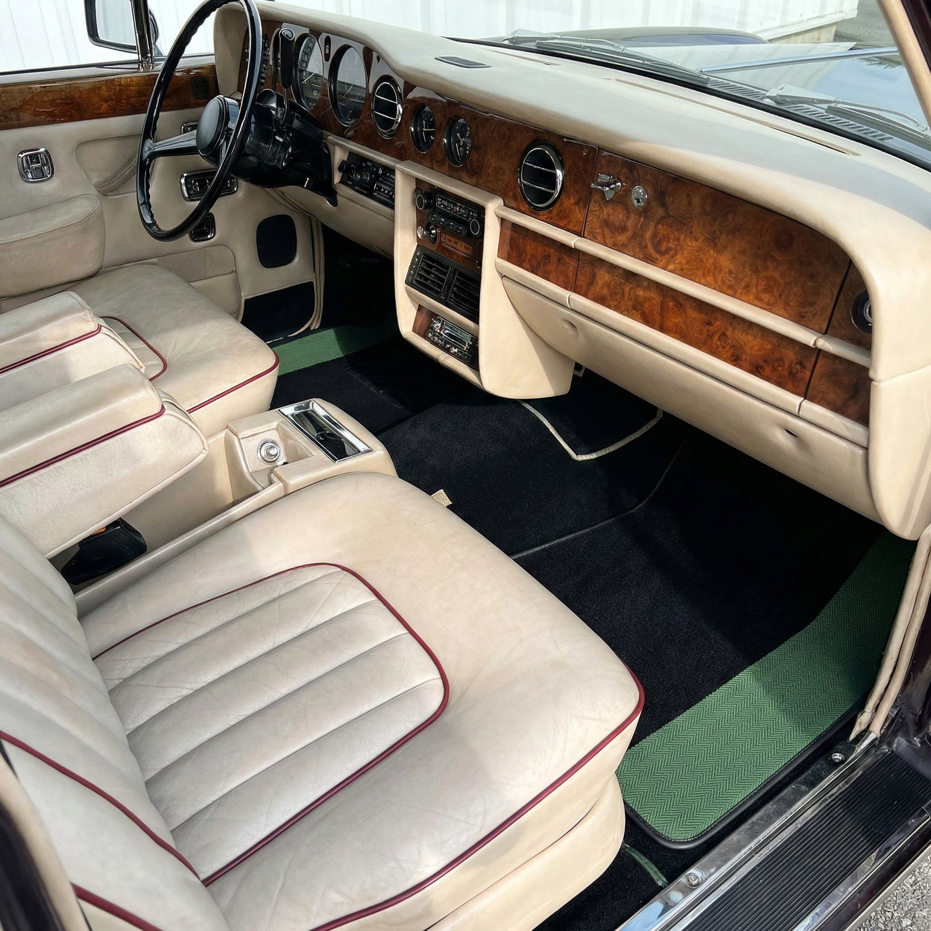 Customizable Leather Floor Mats with AW12 Pattern for Rolls Royce Shadow (1965-1977) - AutoWin