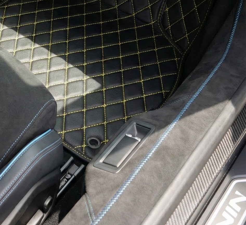 Personalisierbare Leder-Fußmatten mit Divario-Muster für Lamborghini Centenario (2016-2017) - AutoWin