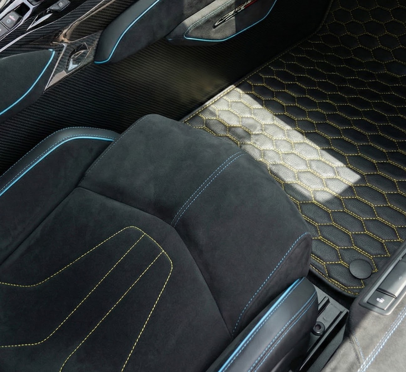 Personalisierbare Leder-Fußmatten mit Divario-Muster für Lamborghini Centenario (2016-2017) - AutoWin