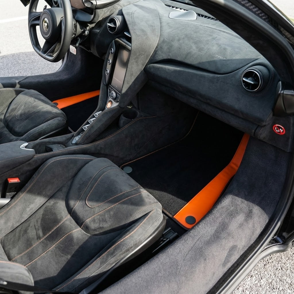 Anpassbare Lederfußmatten mit Sechseckmuster für McLaren 750S (2023-2025) - AutoWin