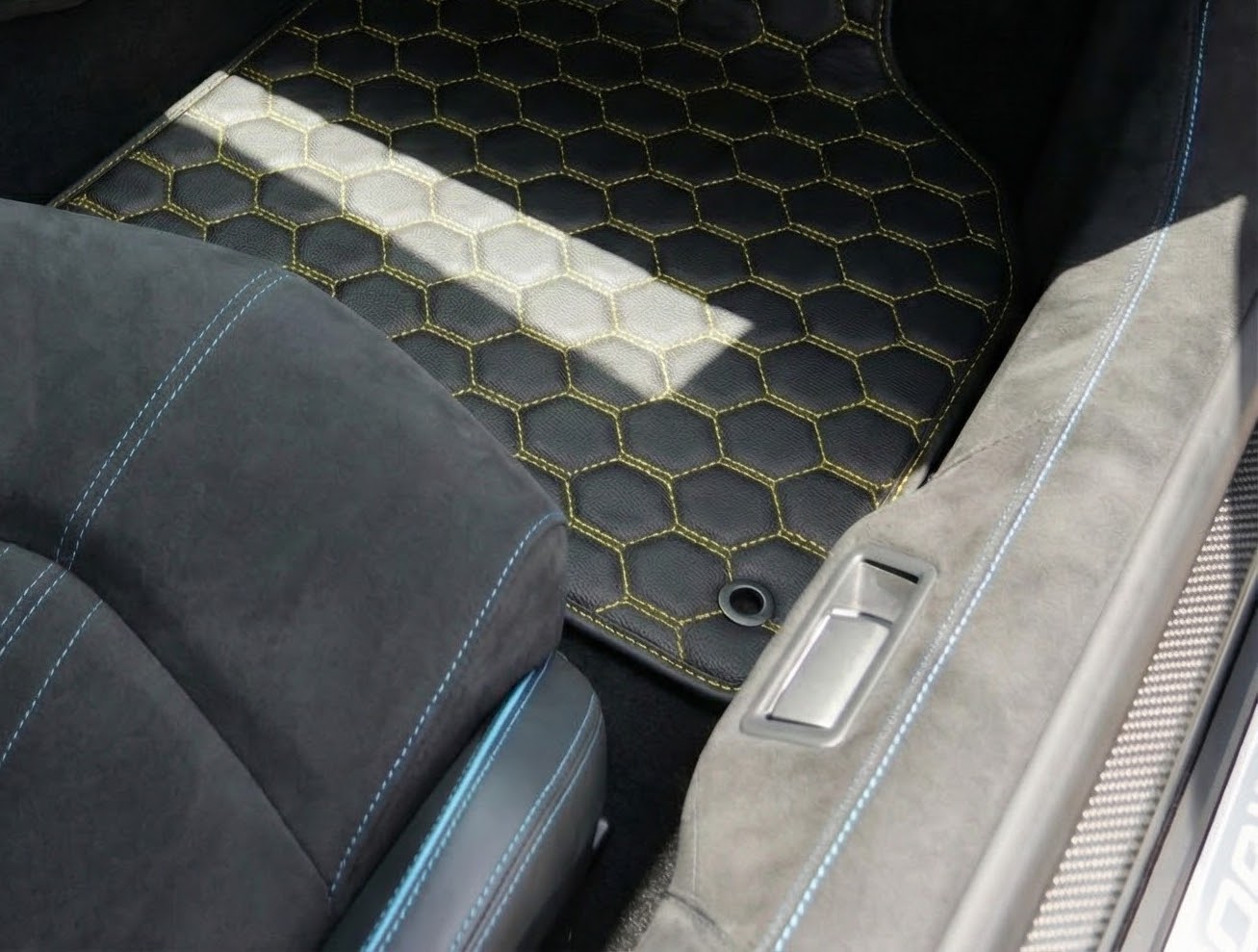 Personalisierbare Leder-Fußmatten mit Divario-Muster für Lamborghini Centenario (2016-2017) - AutoWin