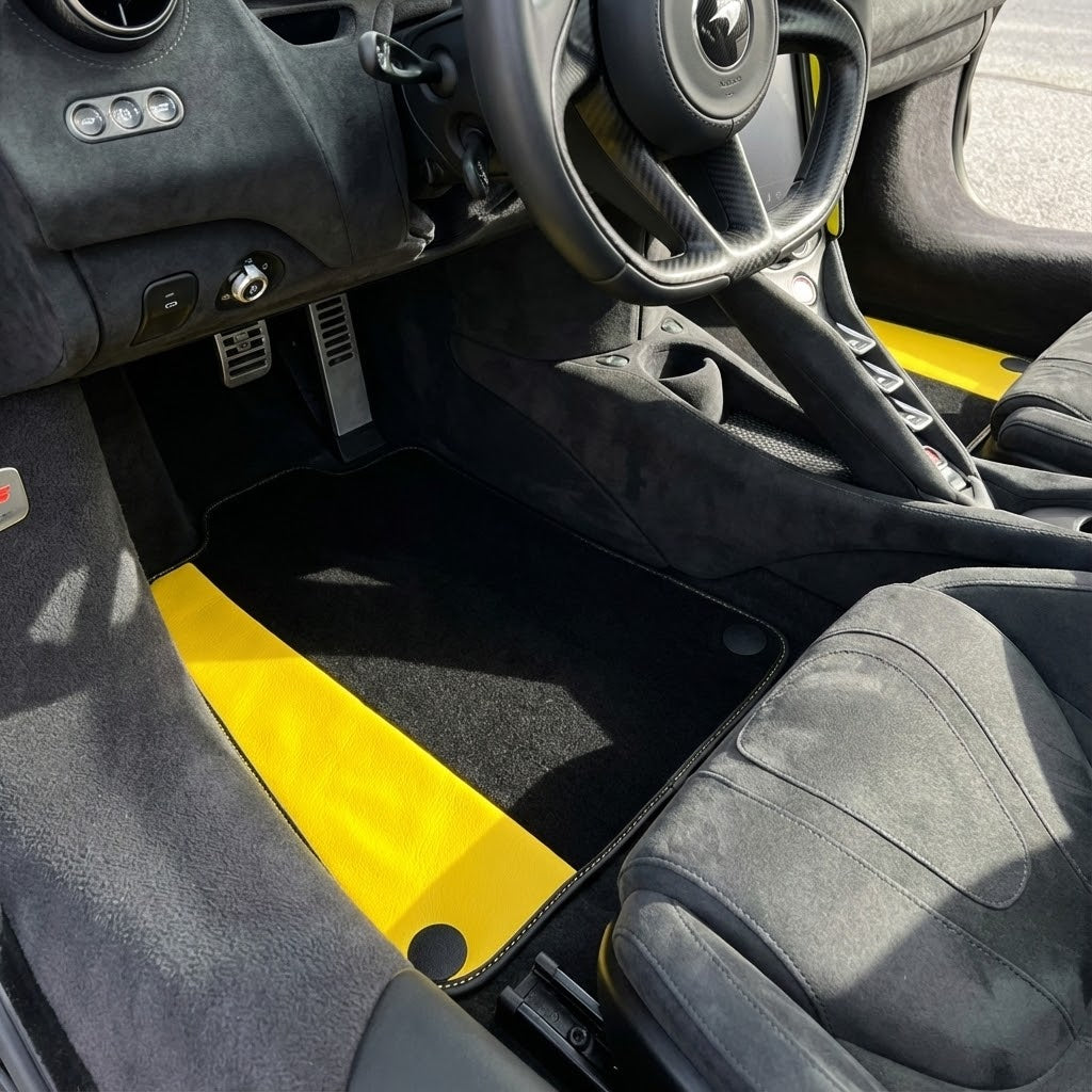 Anpassbare Lederfußmatten mit Sechseckmuster für McLaren 750S (2023-2025) - AutoWin