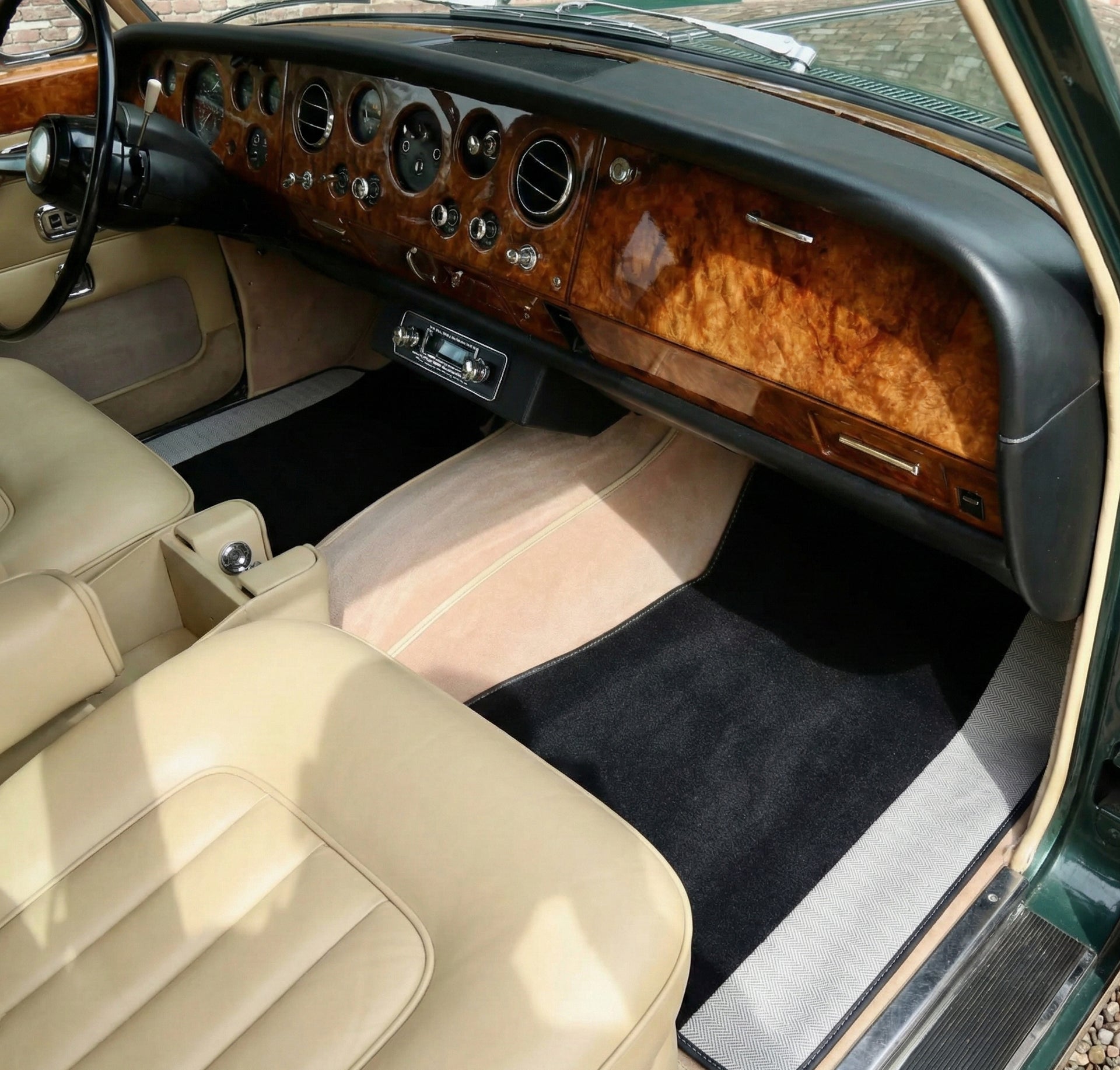 Customizable Leather Floor Mats with AW12 Pattern for Rolls Royce Shadow (1965-1977) - AutoWin