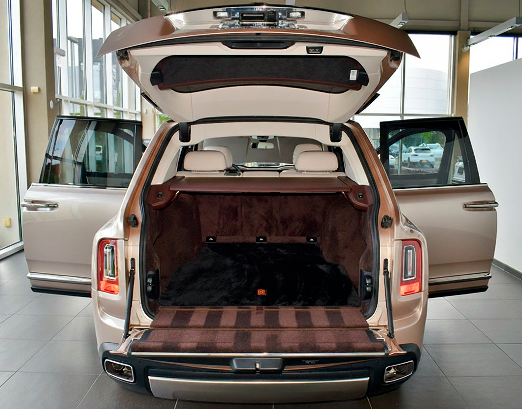 Phantom Sedan (2003-2016)