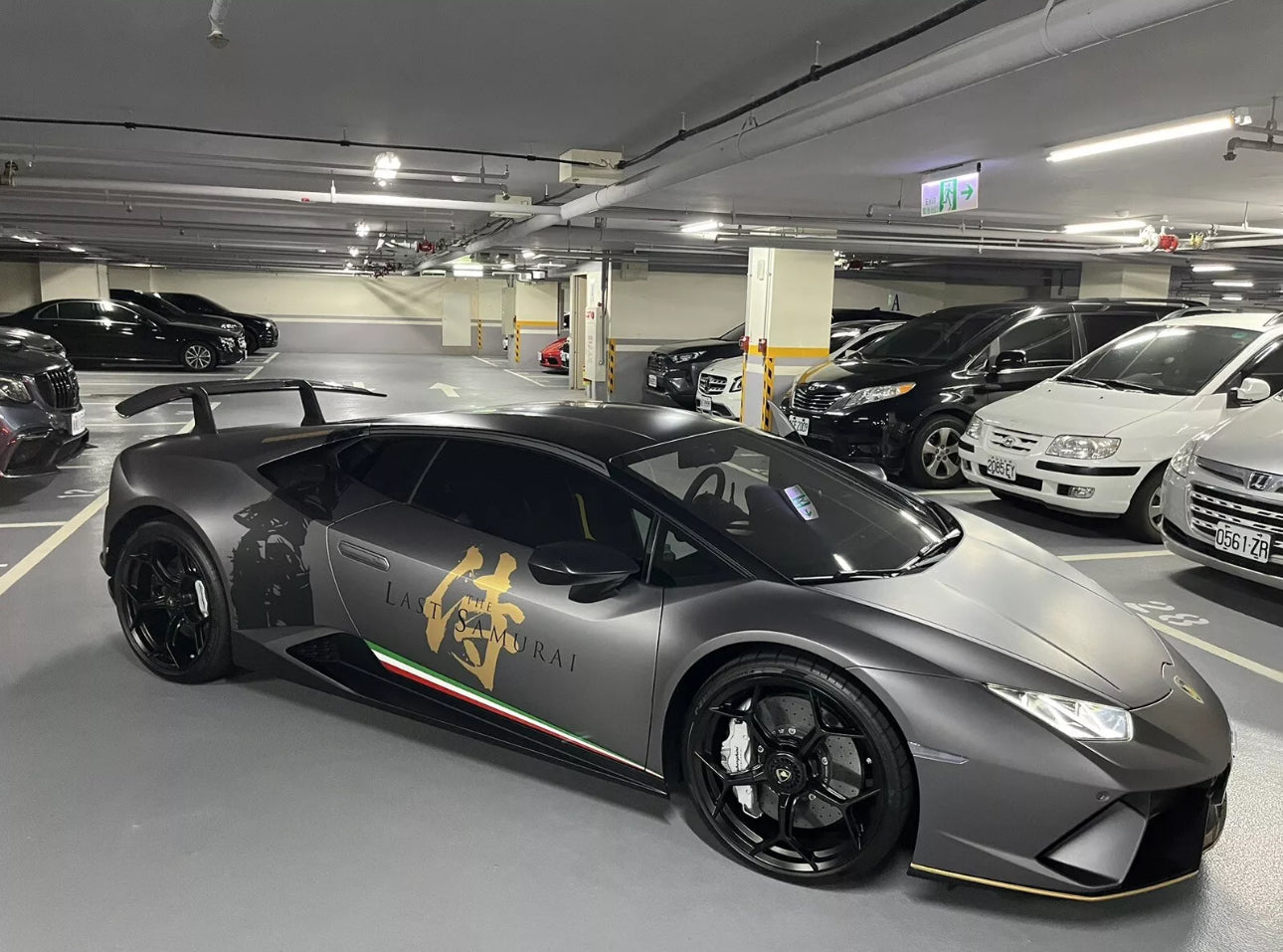 Black Floor Mats for Lamborghini Huracan With Alcantara Leather Yellow Trim