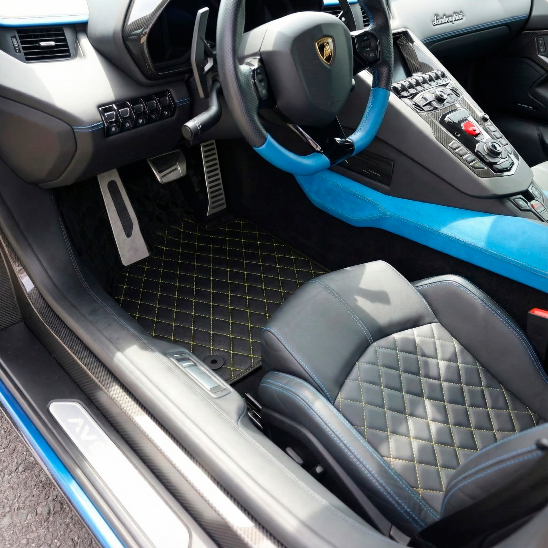Customizable Leather Floor Mats with Double Diamond Pattern for Lamborghini Aventador SV (2012-2022) - AutoWin