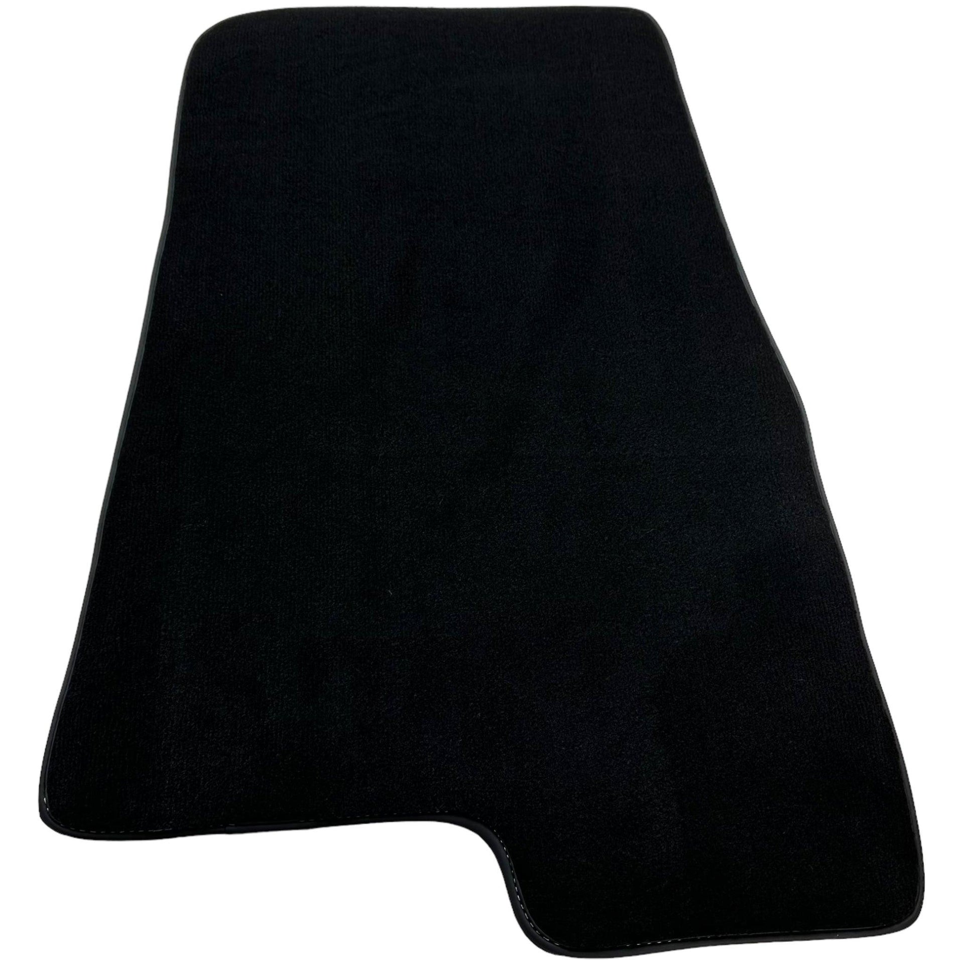 Black Floor Mats For Mitsubishi Pajero III (2000-2004) - AutoWin