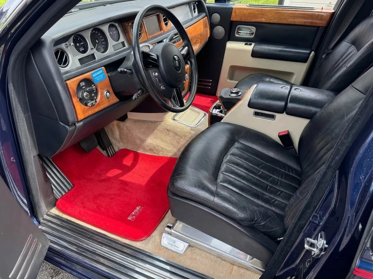 Interior look of floor mats for Rolls Royce Phantom VIII (2017-2024) Red ER56 Design