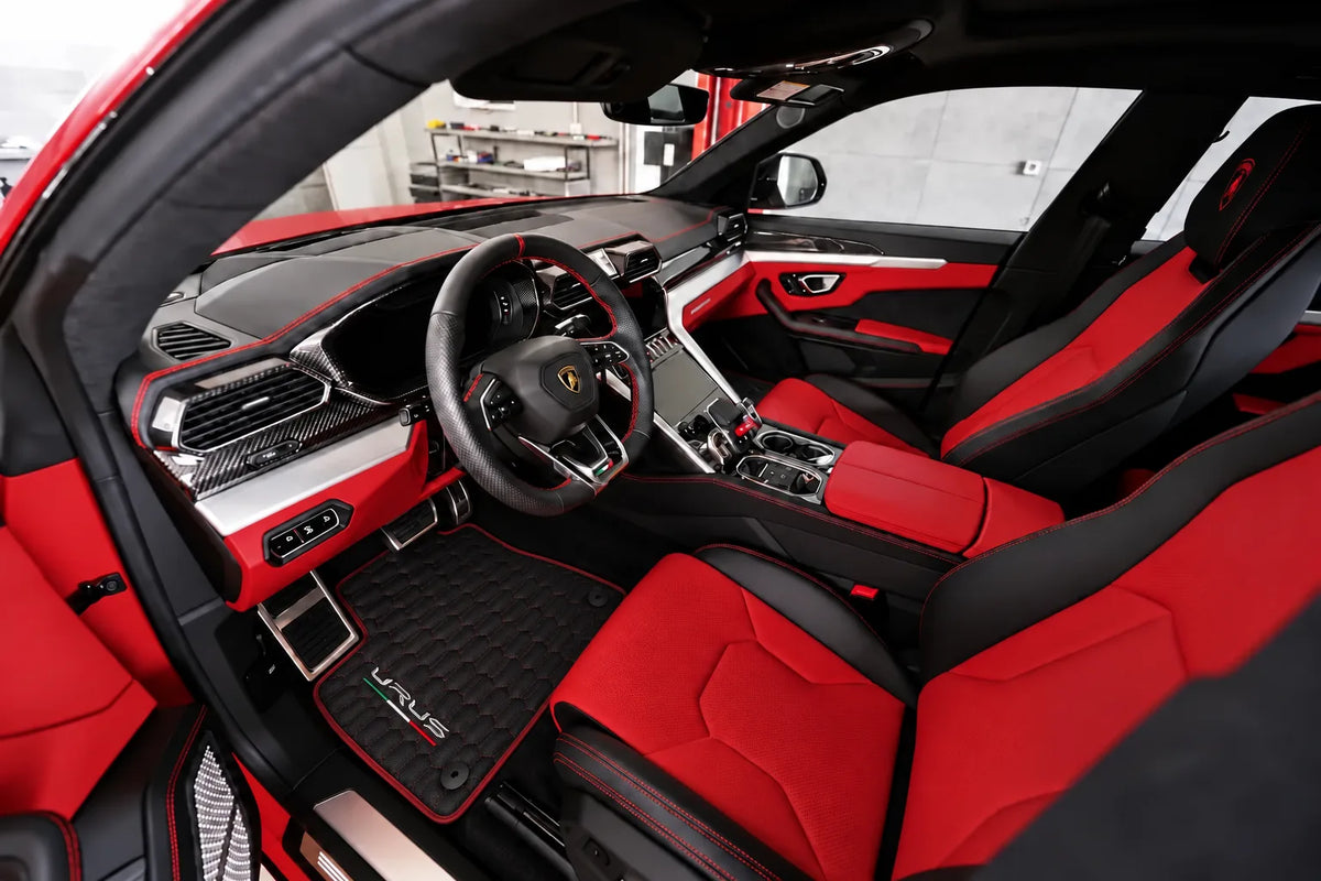 Schwarze Autofußmatten für Lamborghini Urus Performante mit rotem Leder