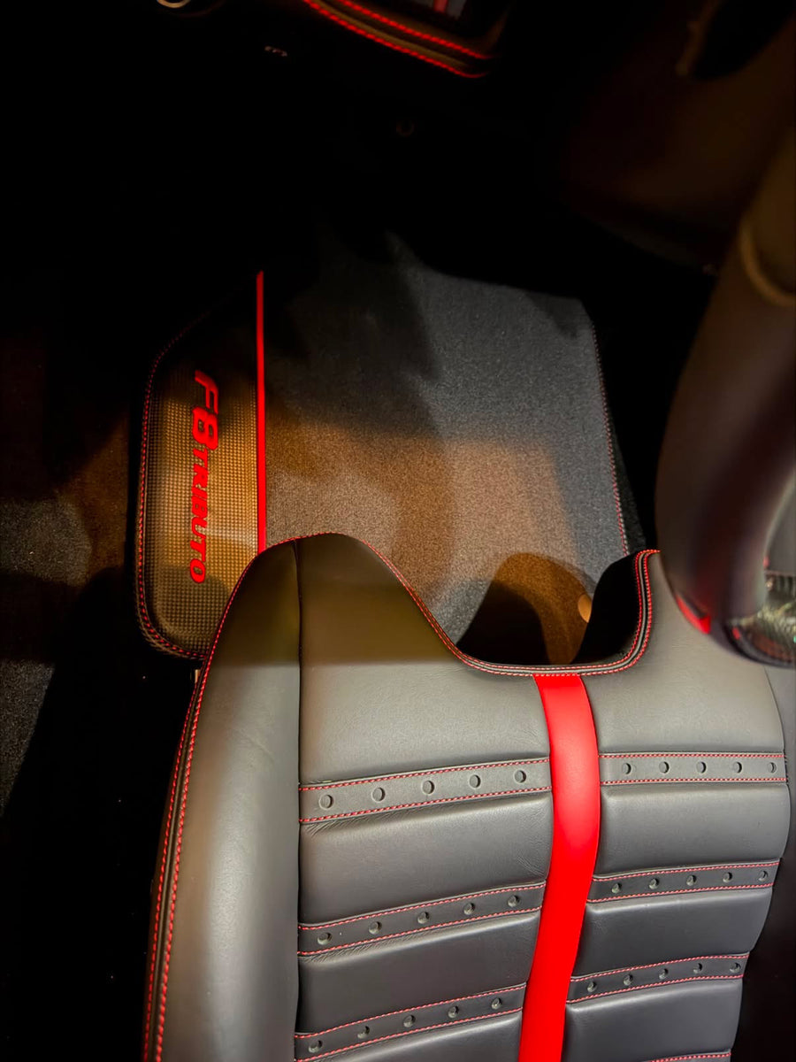 Schwarze Velours-Autofußmatten mit Carbonfaser für Ferrari F8 Tributo (2019-2023)
