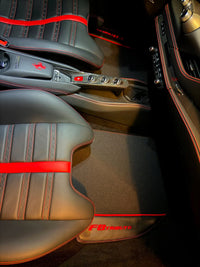 Schwarze Velours-Autofußmatten mit Carbonfaser für Ferrari F8 Tributo (2019-2023)