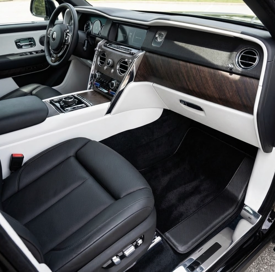 Tilpassede svarte bilmatter for Rolls Royce Cullinan med karbonfiberlær
