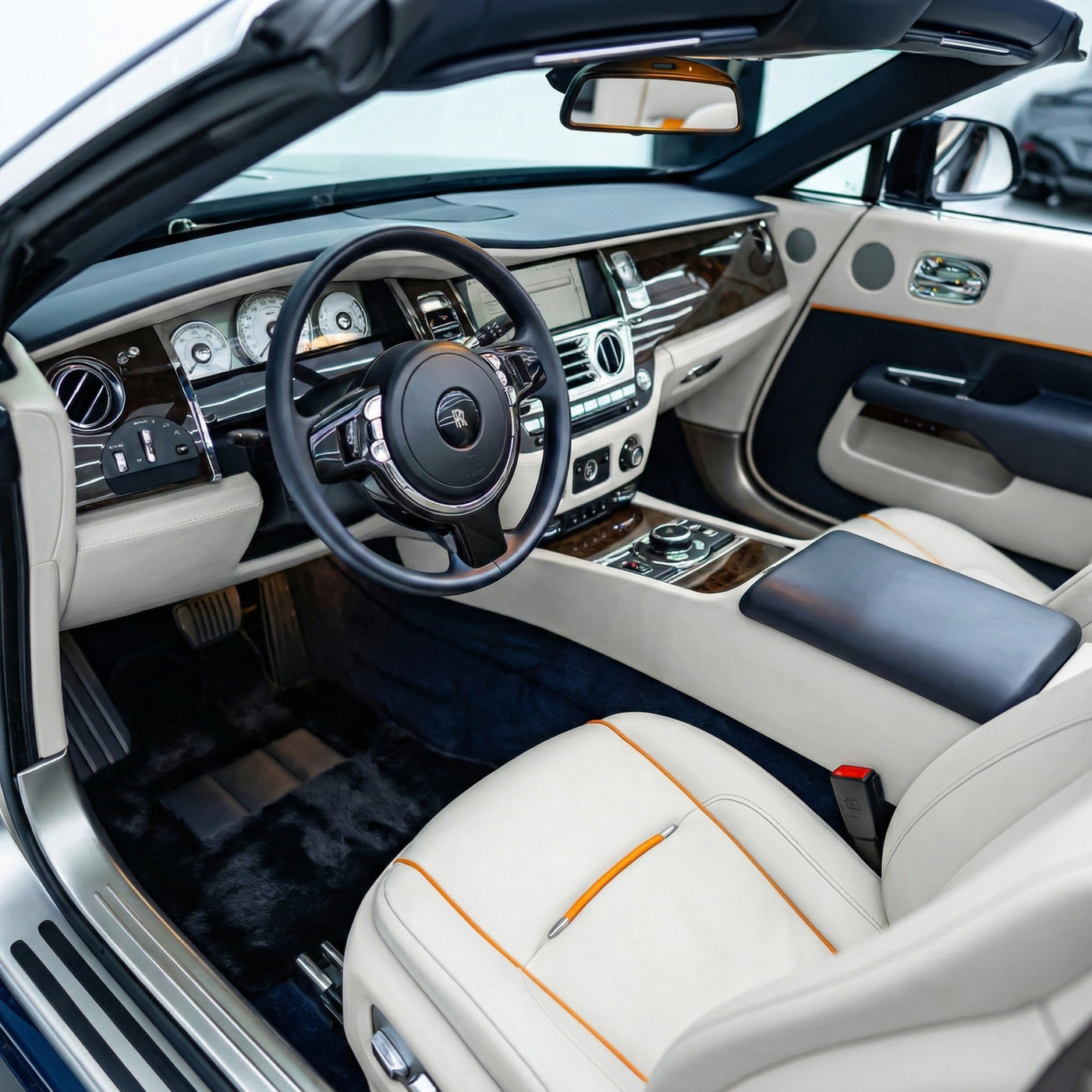 Sortskinns bilmatter for Rolls-Royce Dawn (2016-2023) Ingen trinn-utgave