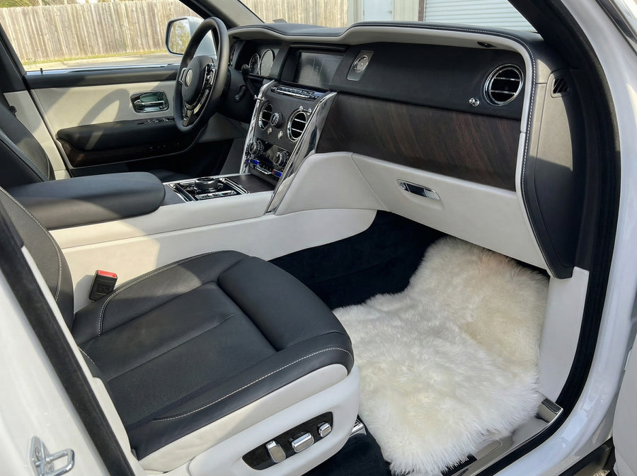 Hvite Saueskinnsmatter For Rolls Royce Cullinan Rr31 2018-2025 Er56 Design Merke