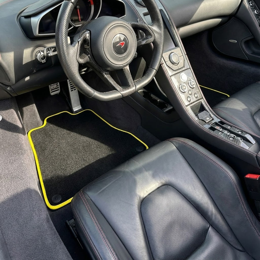 Bilmatter for McLaren MP4-12C (2011–2014) Svart Skreddersydd med gul trim