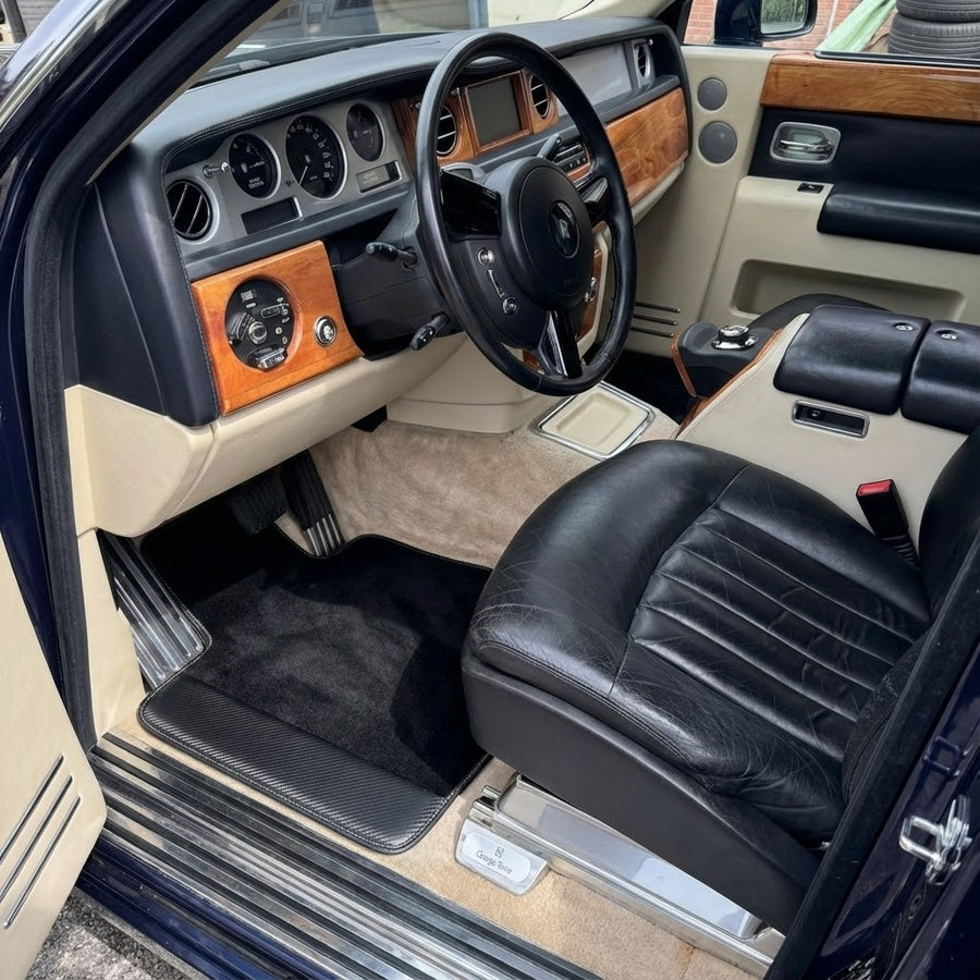 Tilpassede bilmatter for Rolls Royce Phantom VIII (2017-2024) i karbonfiberlær