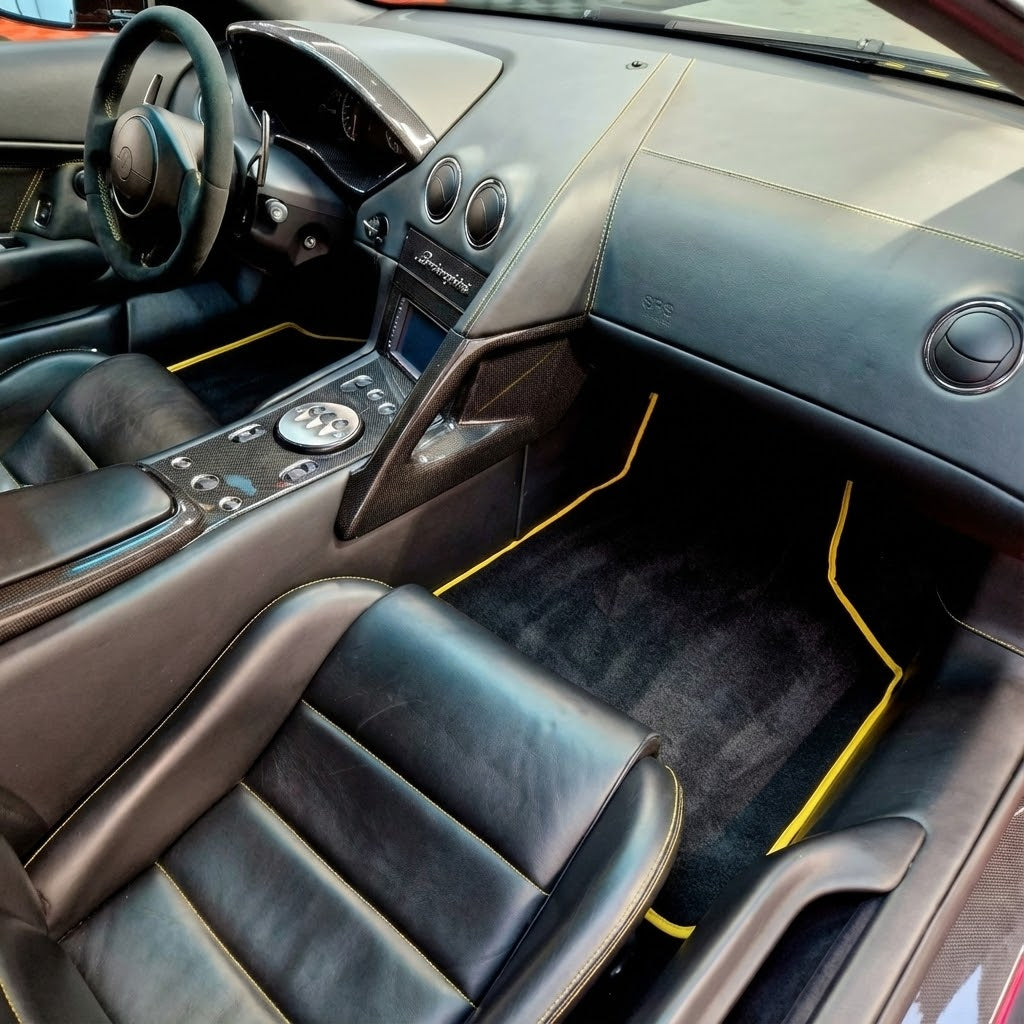 Anpassbare Fußmatten aus Teppich mit Leder für Lamborghini Murcielago (2001-2010) - AutoWin