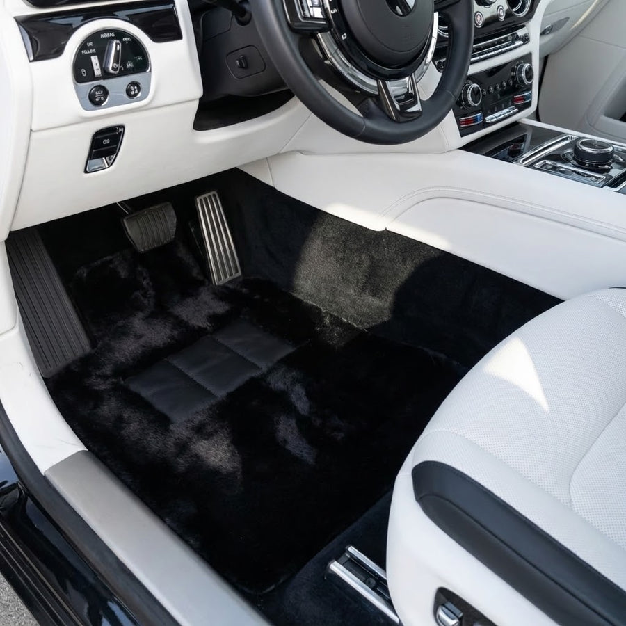Svarte saueskinnsmatter for Rolls-Royce Spectre (2023-2024) No Steps Edition