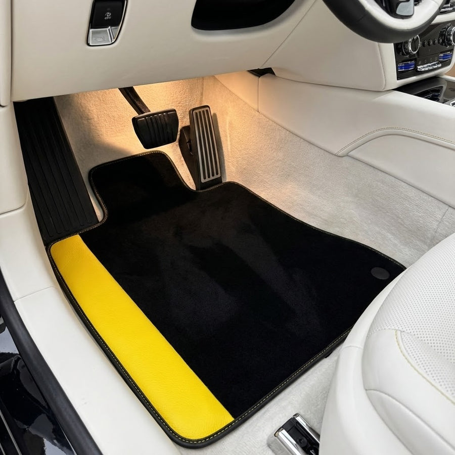 Tilpassede bilmatter for Rolls Royce Spectre (2023-2024) med gult skinn