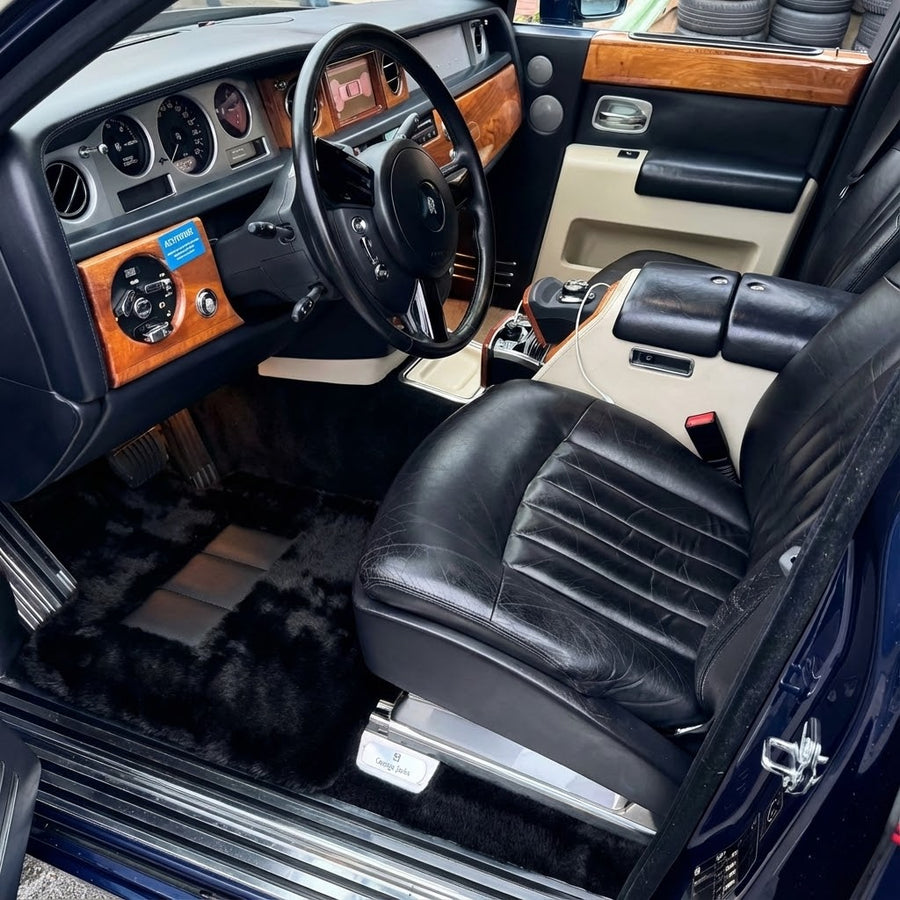 Svart lammeskinn bilmatter for Rolls-Royce Phantom Sedan (2003-2016)