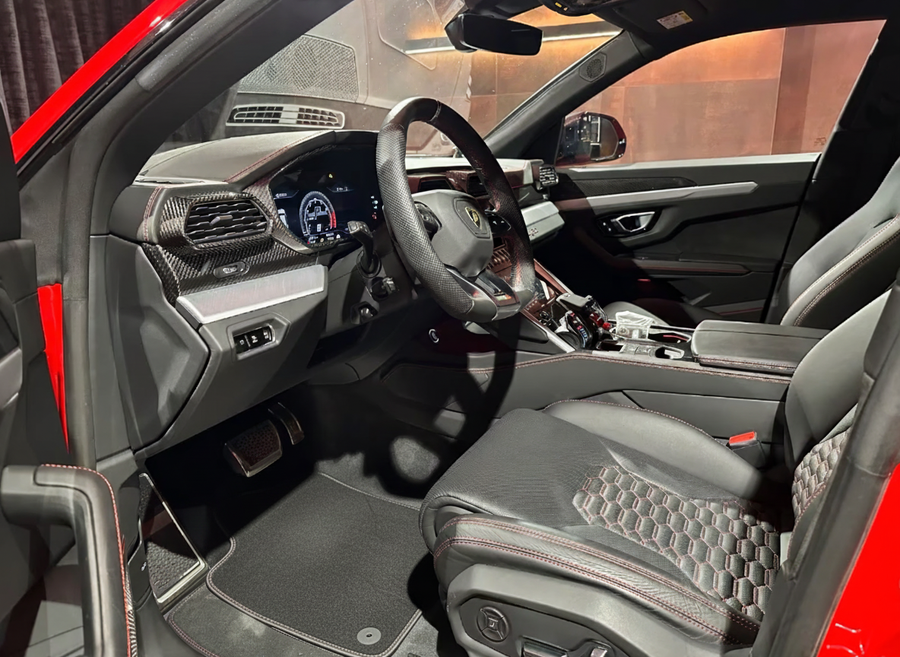 Tilpassede bilmatter for Lamborghini Urus Svart Skreddersydd Gult Utgave
