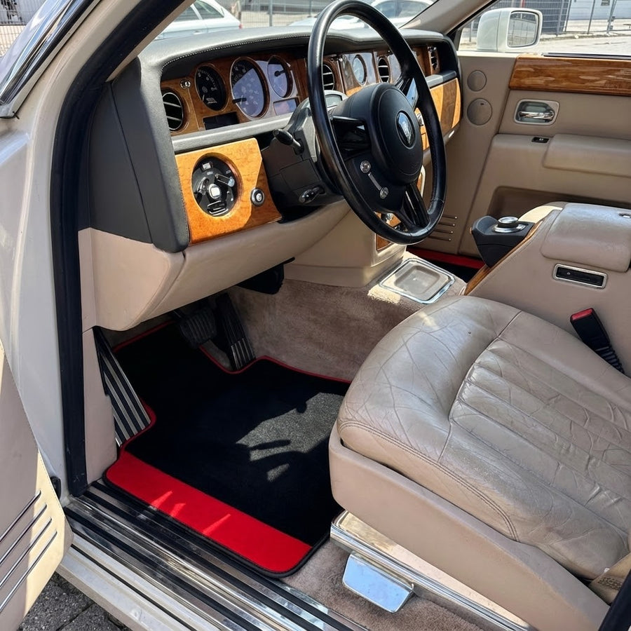 Maßgeschneiderte Fußmatten für Rolls Royce Phantom Drophead Coupe mit rotem Alcantara