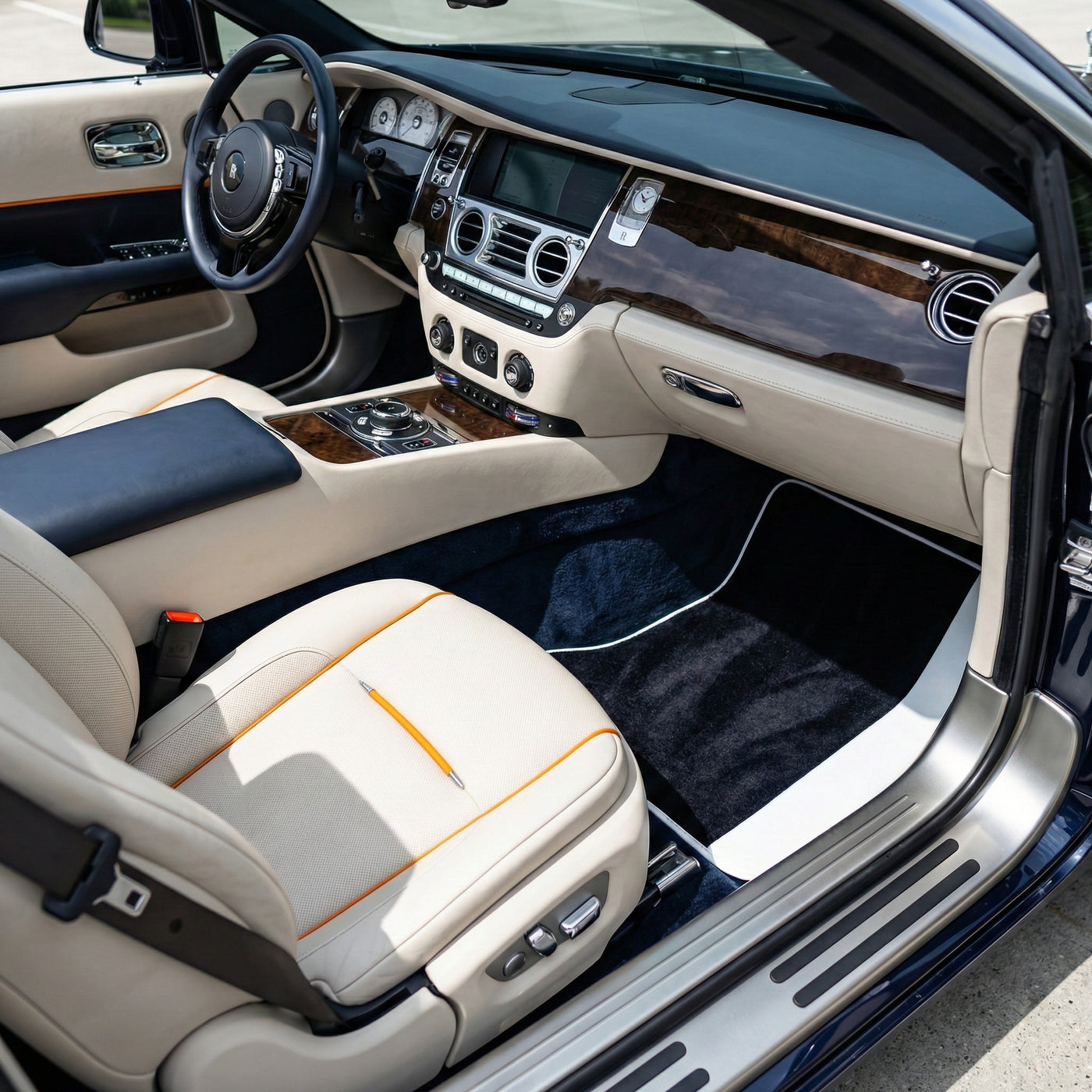 Svart bilmatter for Rolls Royce Dawn (2016-2023) med hvitt lær | Hvit trim