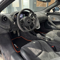 Svarte bilmatter for McLaren 600 LT (2018-2020) med Alcantara-lær
