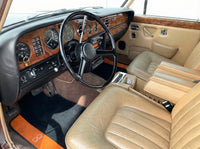 Svarte bilmatter til Rolls Royce Shadow 1965-1977 med oransje Alcantara