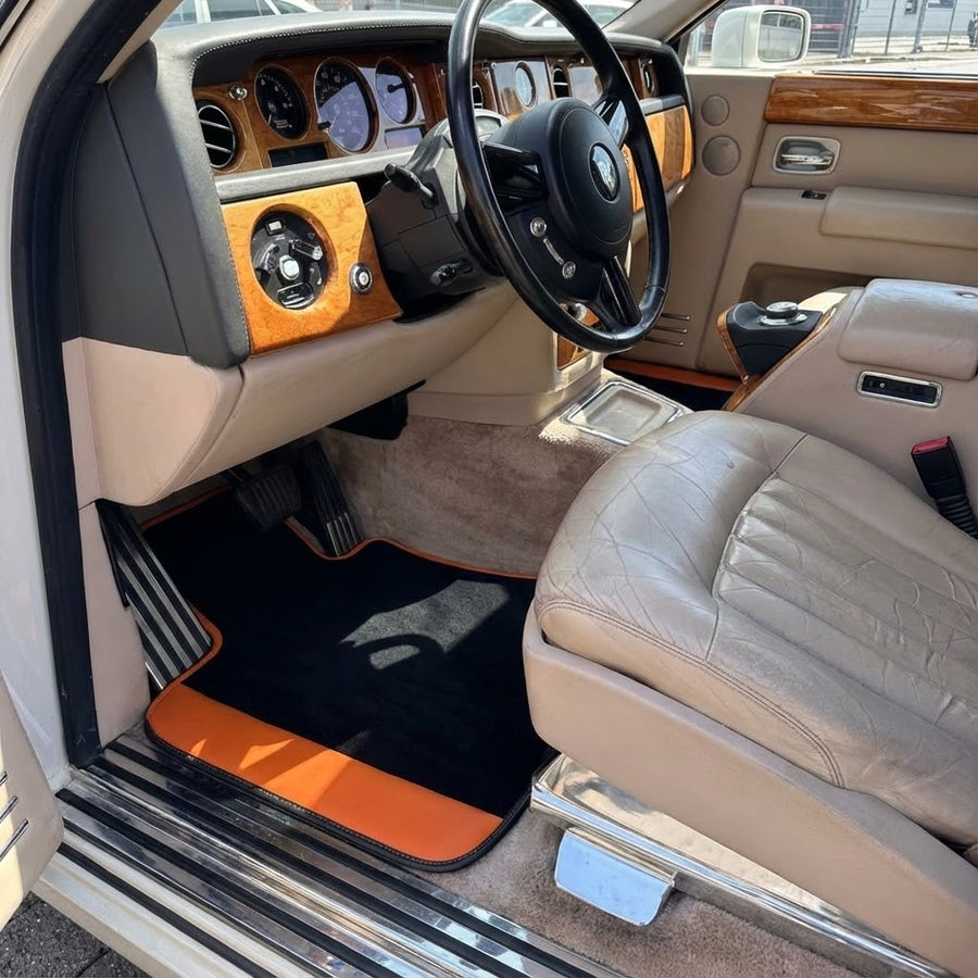 Skreddersydde bilmatter for Rolls Royce Phantom Sedan (2003-2016) med oransje lær