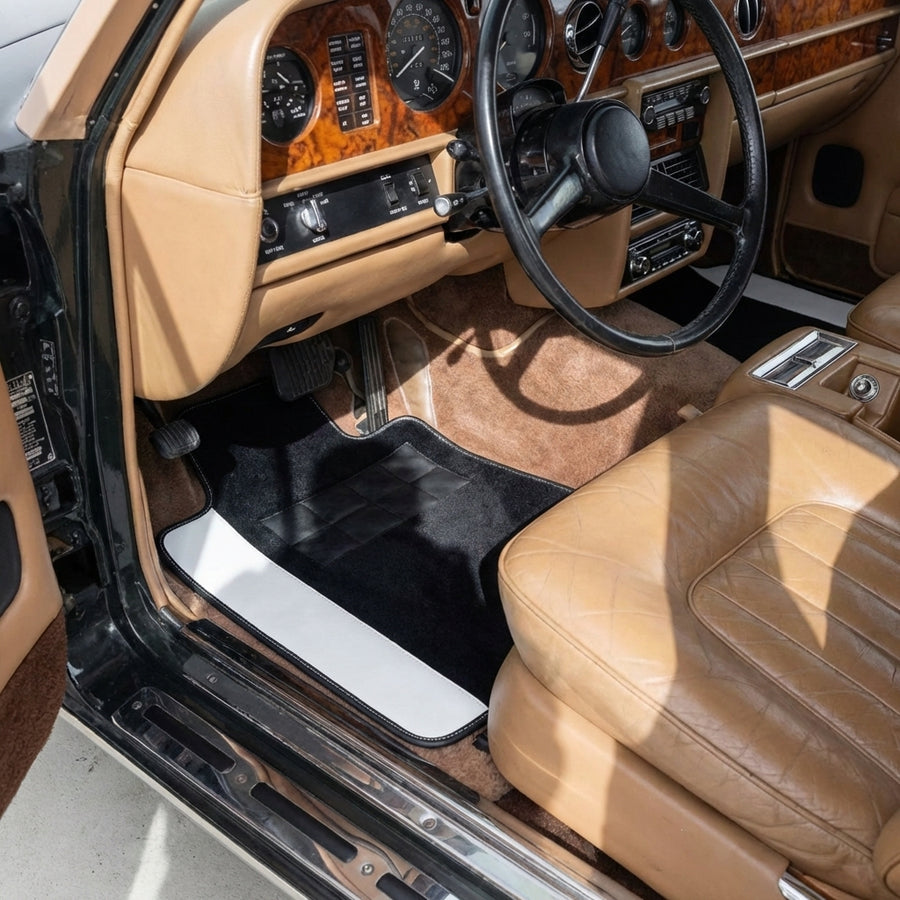 Schwarze Fußmatten für Rolls Royce Wraith (2013–2023) mit weißem Leder