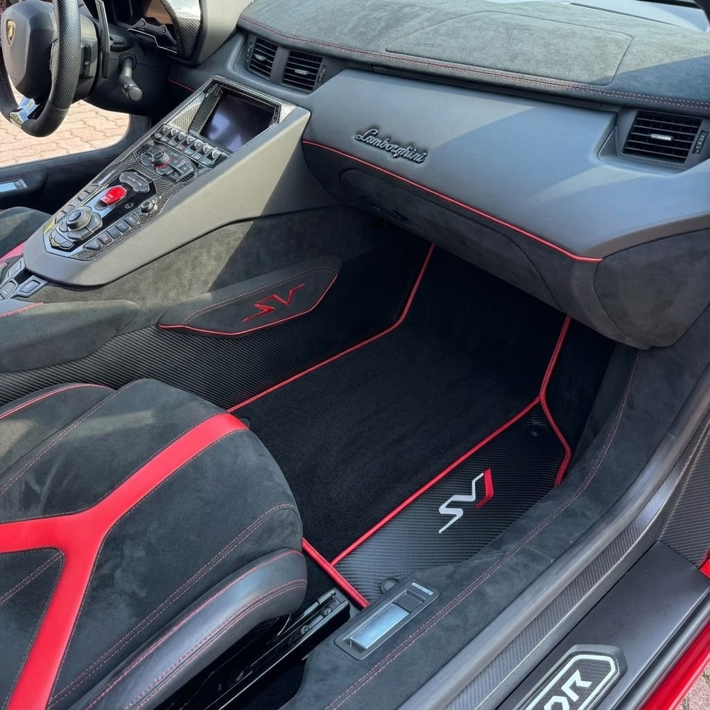 Sorte bilmatter for Lamborghini Aventador SVJ med karbonfiber