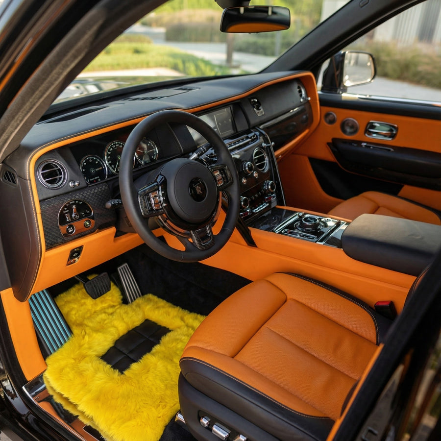 Gul Saueskinn Bilmatter for Rolls Royce Cullinan Rr31 (2018-2025) ER56 Design Merke