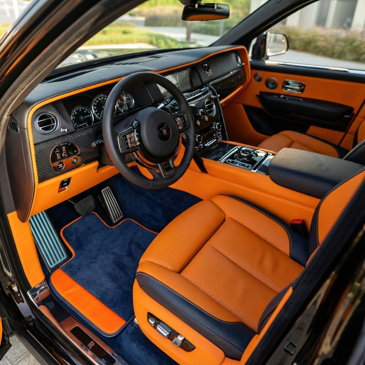 Kundenspezifische dunkelblaue Fußmatten für Rolls Royce Cullinan, orangefarbenes Leder