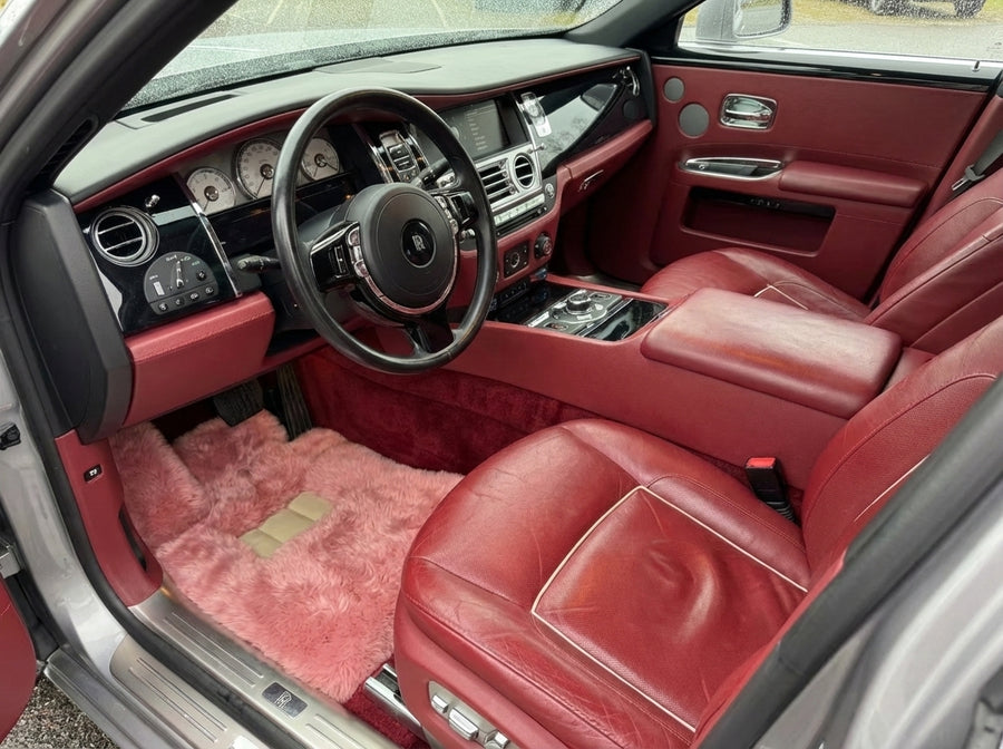 Rosa Saueskinn Bilmatter For Rolls Royce Ghost Series II (2021-2024) Er56 Design Merke