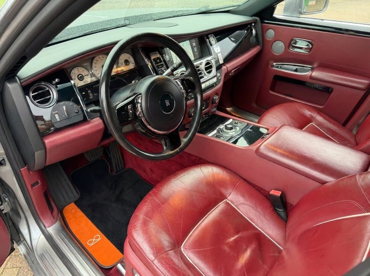 Schwarze Fußmatten für Rolls Royce Black Badge Ghost Orange Alcantara