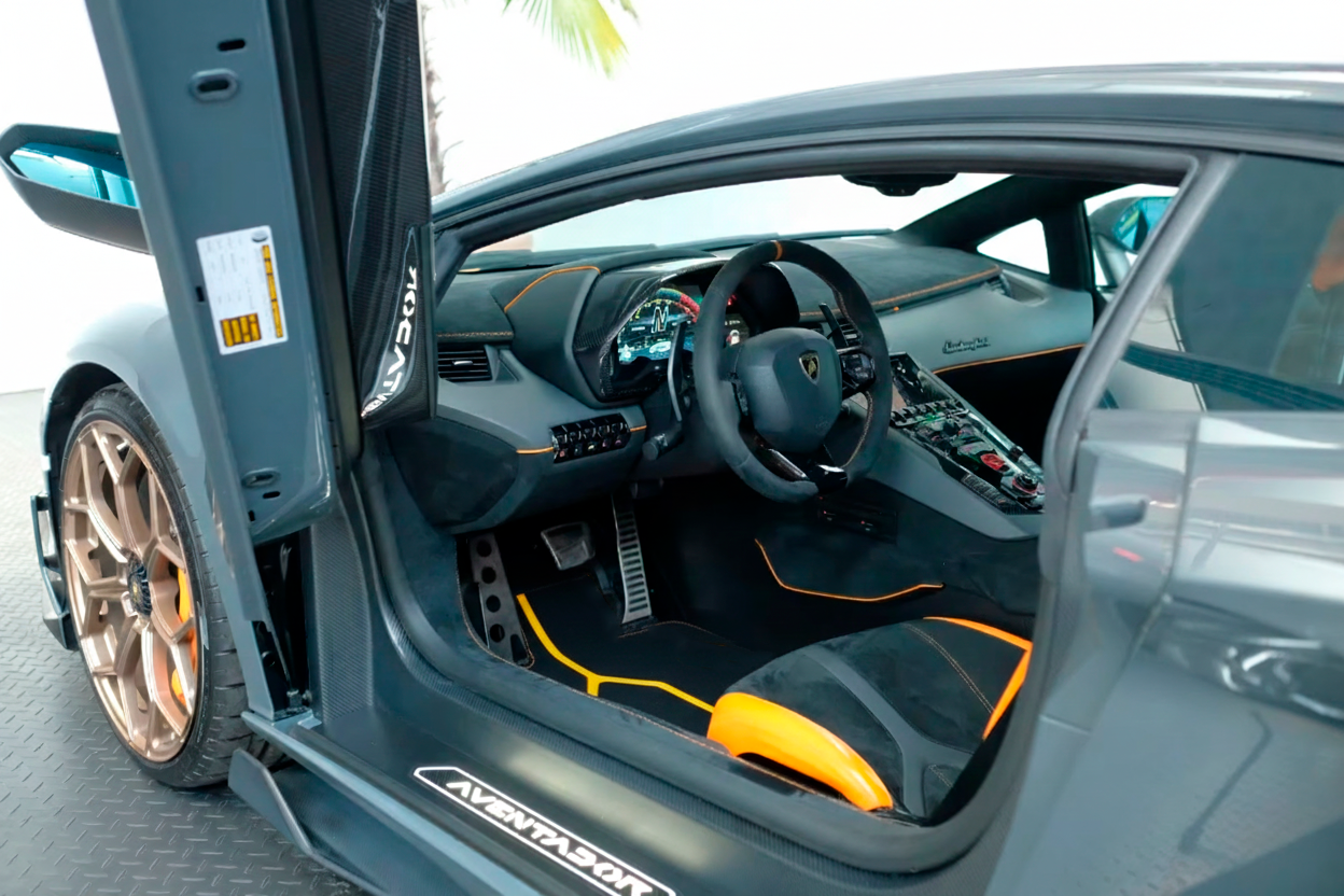 Customizable Leather Floor Mats with Hexagon Hex Pattern for Lamborghini Huracan EVO (2019-2024) - AutoWin