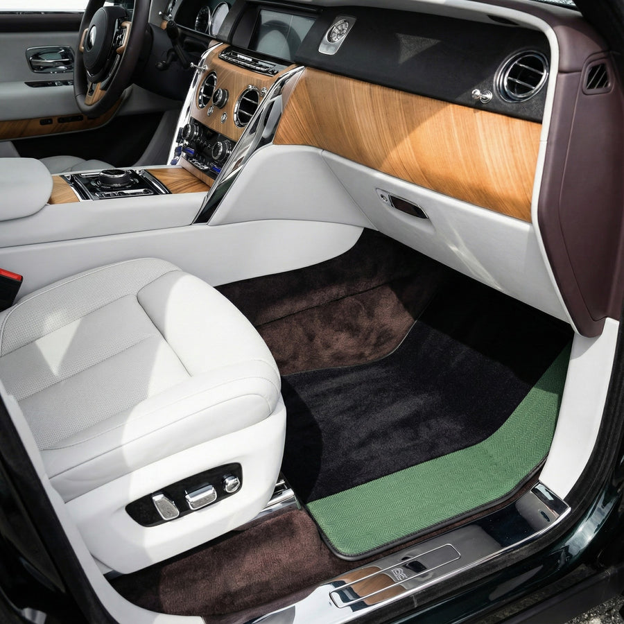 Sorte bilmatter til Rolls Royce Cullinan (2018–2025) med grønne lærkanter
