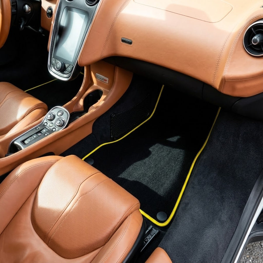 Bilmatter for McLaren 570S (2015-2021) Svart Skreddersydd med gul trim