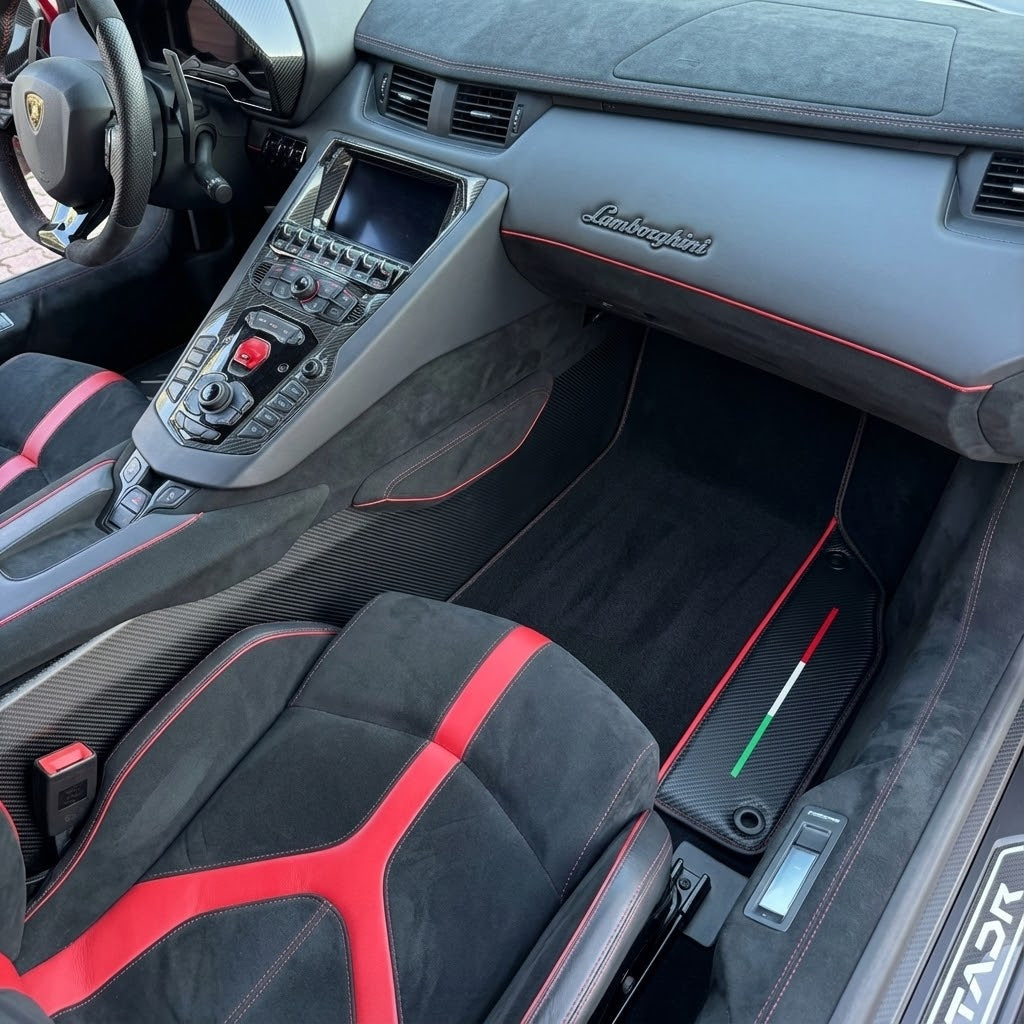 Tilpassbare svarte bilmatter for Lamborghini Aventador SV med karbonfiber