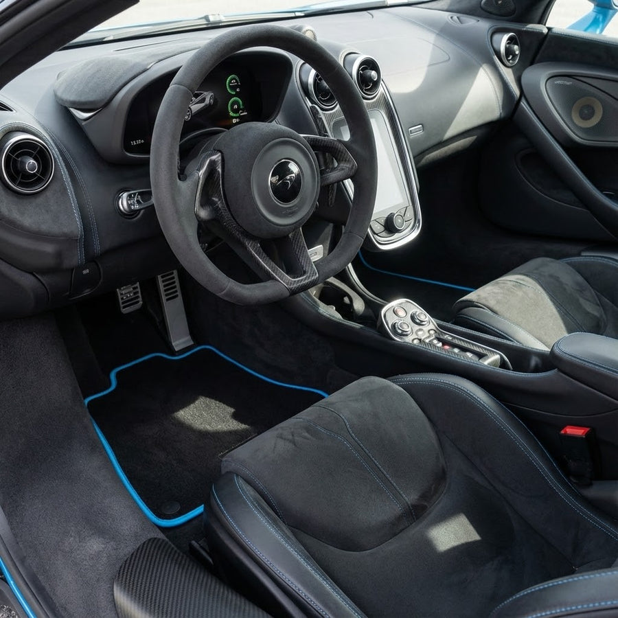 Svart Bilmatter for McLaren 570S (2015-2021) med Blå Kant