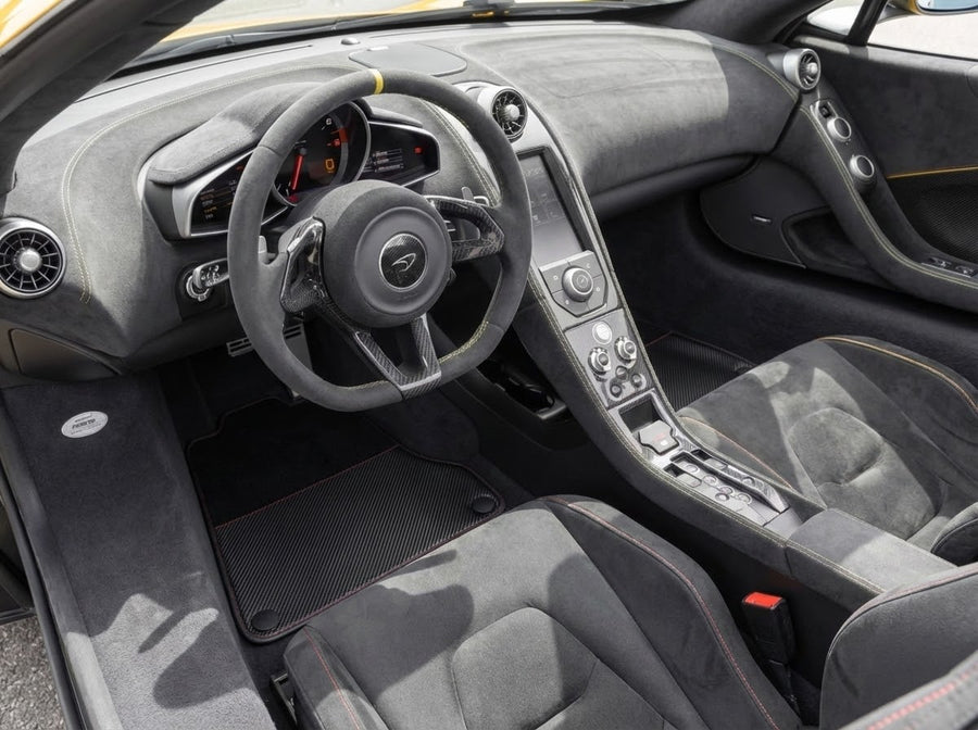 Skreddersydde Bilmatter for McLaren 650S (2015-2018) svarte skreddersydde tepper med karbon