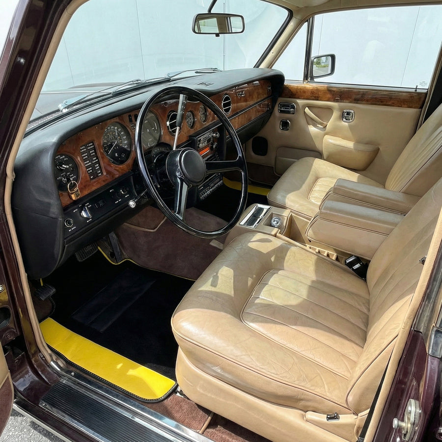 Skreddersydde bilmatter for Rolls Royce Shadow (1965-1977) med gult skinn