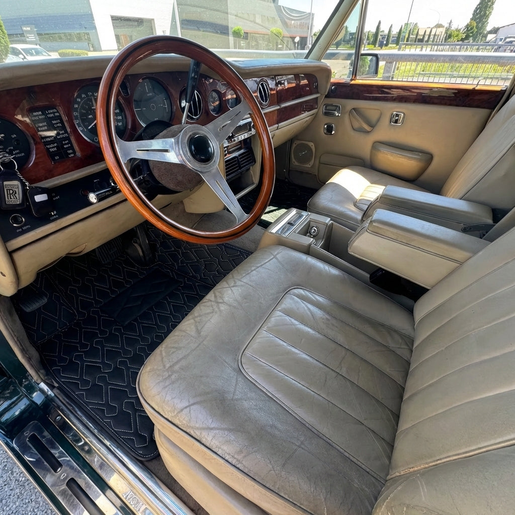 Maßgefertigte schwarze Lederfußmatten für Rolls-Royce Wraith (2013–2023)