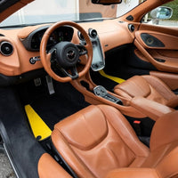 Svarte bilmatter for McLaren 570S (2015-2021) med gul lær