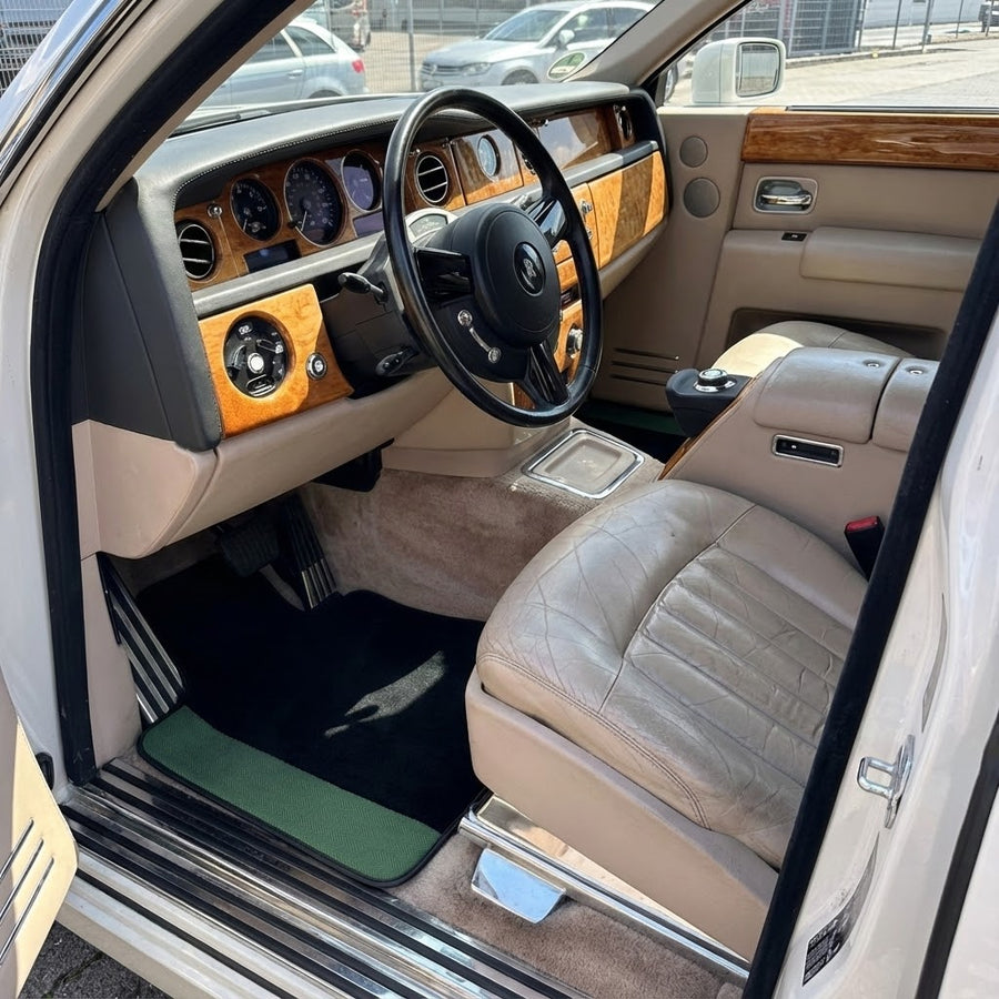 Svarte bilmatter for Rolls Royce Phantom Drophead Coupe (2007-2016) med grønne lærkanter