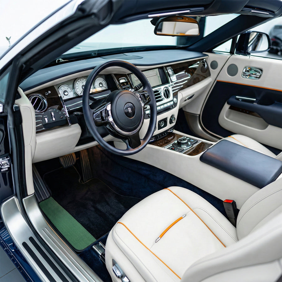 Svarte bilmatter for Rolls Royce Dawn (2016-2023) med grønne lærkanter