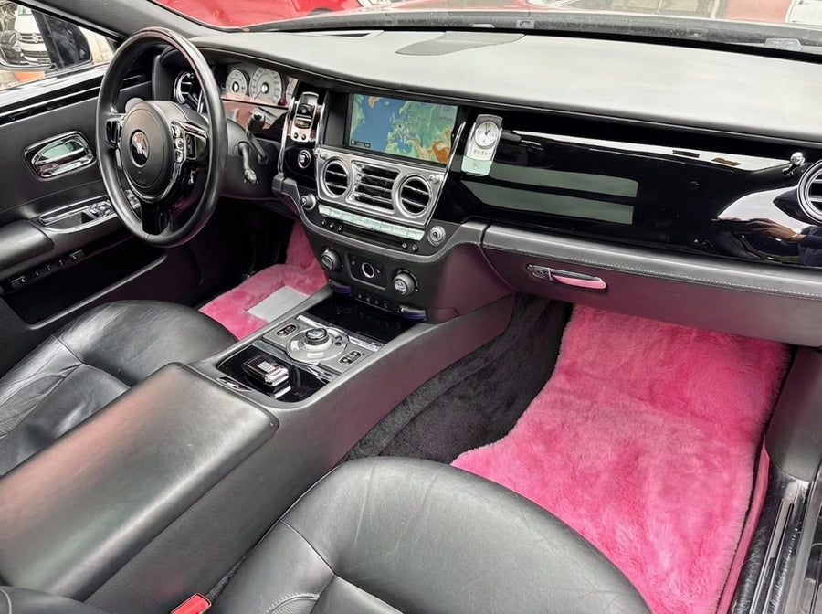 Rosa saueskinn bilmatter for Rolls Royce Ghost Series II (2021-2024) Er56 Design